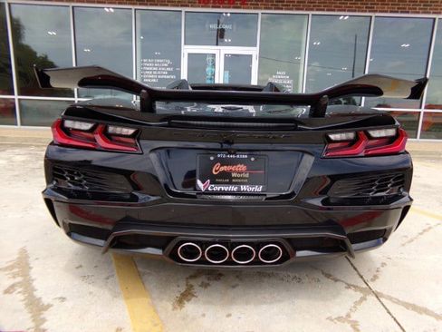 Used 2024 Chevrolet Corvette Z06 RWD image 6