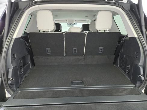 New 2026 Lincoln Navigator Premiere AWD/4WD image 17