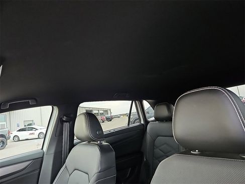 Used 2024 Volkswagen Atlas Cross Sport SE image 23