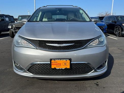 Used 2018 Chrysler Pacifica Touring-L image 9