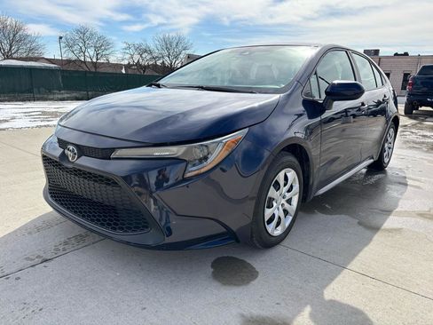 Used 2022 Toyota Corolla LE image 3