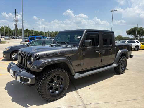 Used 2023 Jeep Gladiator Sport AWD/4WD image 4