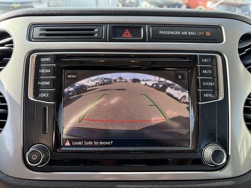 Used 2017 Volkswagen Tiguan S image 19