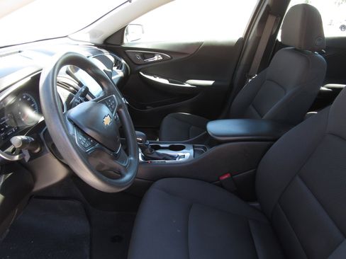Used 2025 Chevrolet Malibu LS FWD image 13