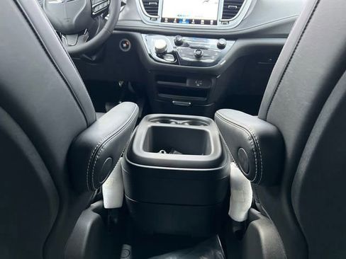New 2026 Chrysler Pacifica Select image 20