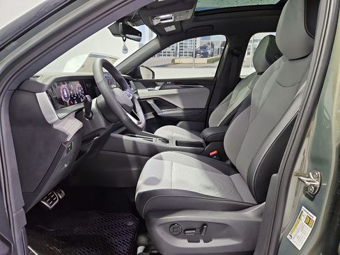 New 2026 Volkswagen Tiguan SE R-Line FWD image 17