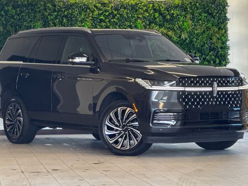 Certified 2025 Lincoln Navigator Black Label image 1