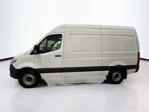 Used 2025 Mercedes-Benz Sprinter 2500 image 5