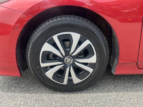 Used 2018 Toyota Prius Prime Advanced w/ Carpet Mat Package FWD image 14