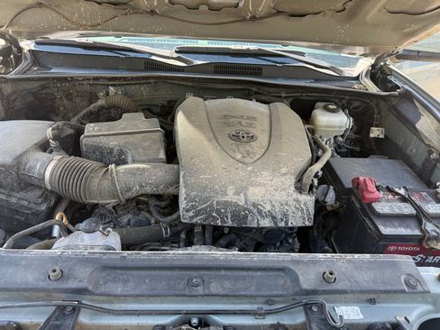 Used 2022 Toyota Tacoma TRD Off-Road w/ Truck Exterior Package (TMS) AWD/4WD image 21