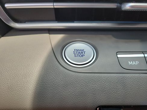 Used 2025 Hyundai Elantra SEL FWD image 13