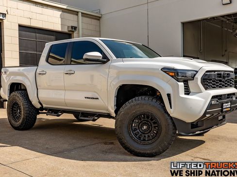 Used 2025 Toyota Tacoma TRD Sport w/ TRD Sport Upgrade Package AWD/4WD image 1