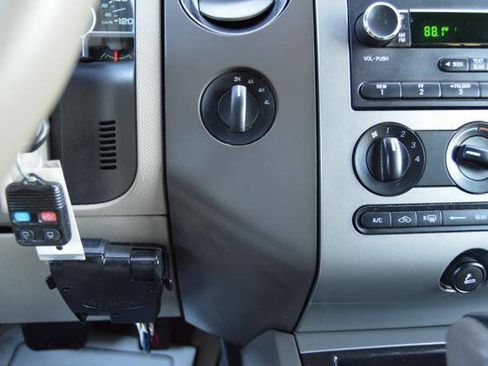 Used 2010 Ford Expedition XLT AWD/4WD image 25