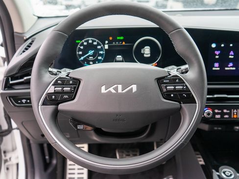 Used 2025 Kia Niro Wave w/ Wave Preserve Package image 16