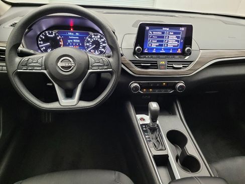 Used 2025 Nissan Altima 2.5 SV FWD image 22