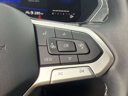 Used 2023 Volkswagen Tiguan SE FWD image 18