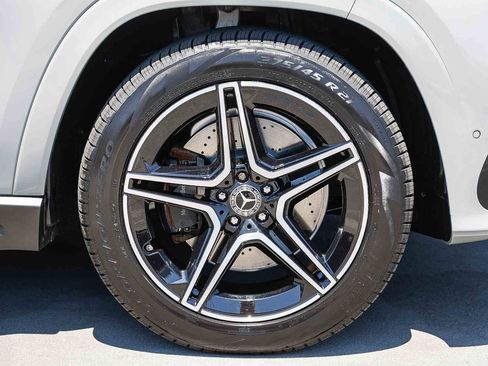 Certified 2025 Mercedes-Benz GLS 450 4MATIC image 9