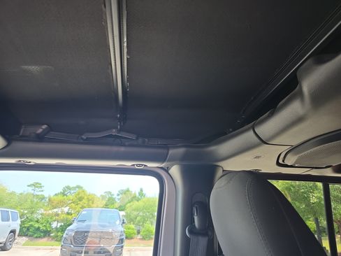 Used 2018 Jeep Wrangler Unlimited Sport S AWD/4WD image 26