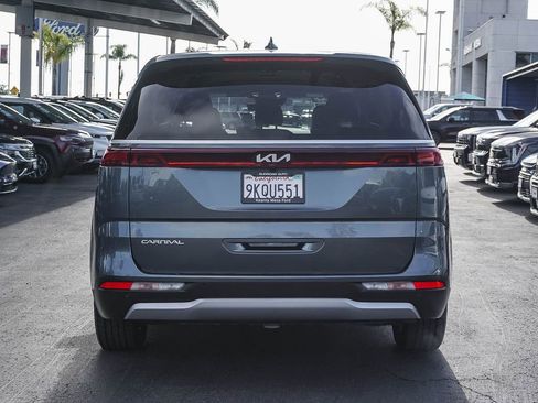Used 2024 Kia Carnival EX FWD image 6