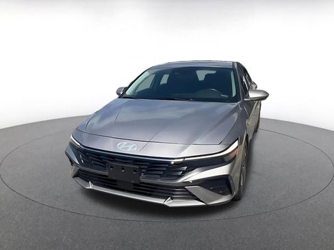 Used 2025 Hyundai Elantra SEL FWD image 11