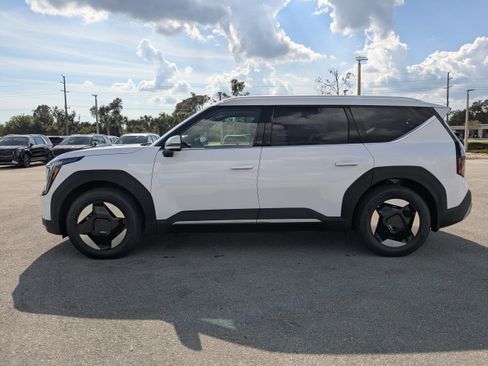 New 2026 Kia EV9 Wind image 8