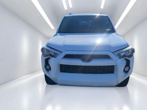 Used 2017 Toyota 4Runner SR5 RWD image 3