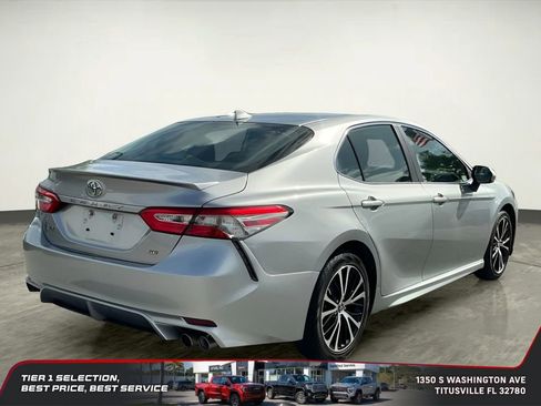 Used 2019 Toyota Camry SE FWD image 6