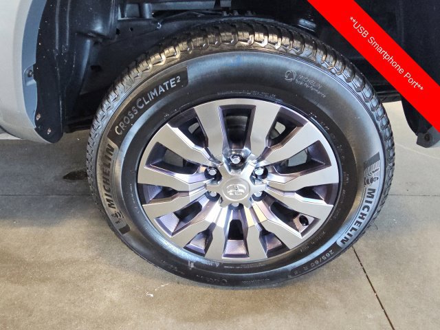 Used 2022 Toyota Tacoma Limited AWD/4WD image 11