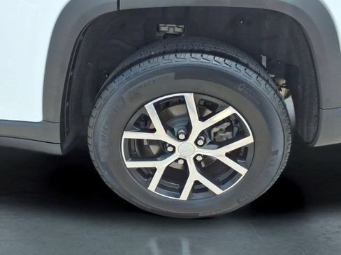 Used 2025 Jeep Grand Cherokee Limited AWD/4WD image 12