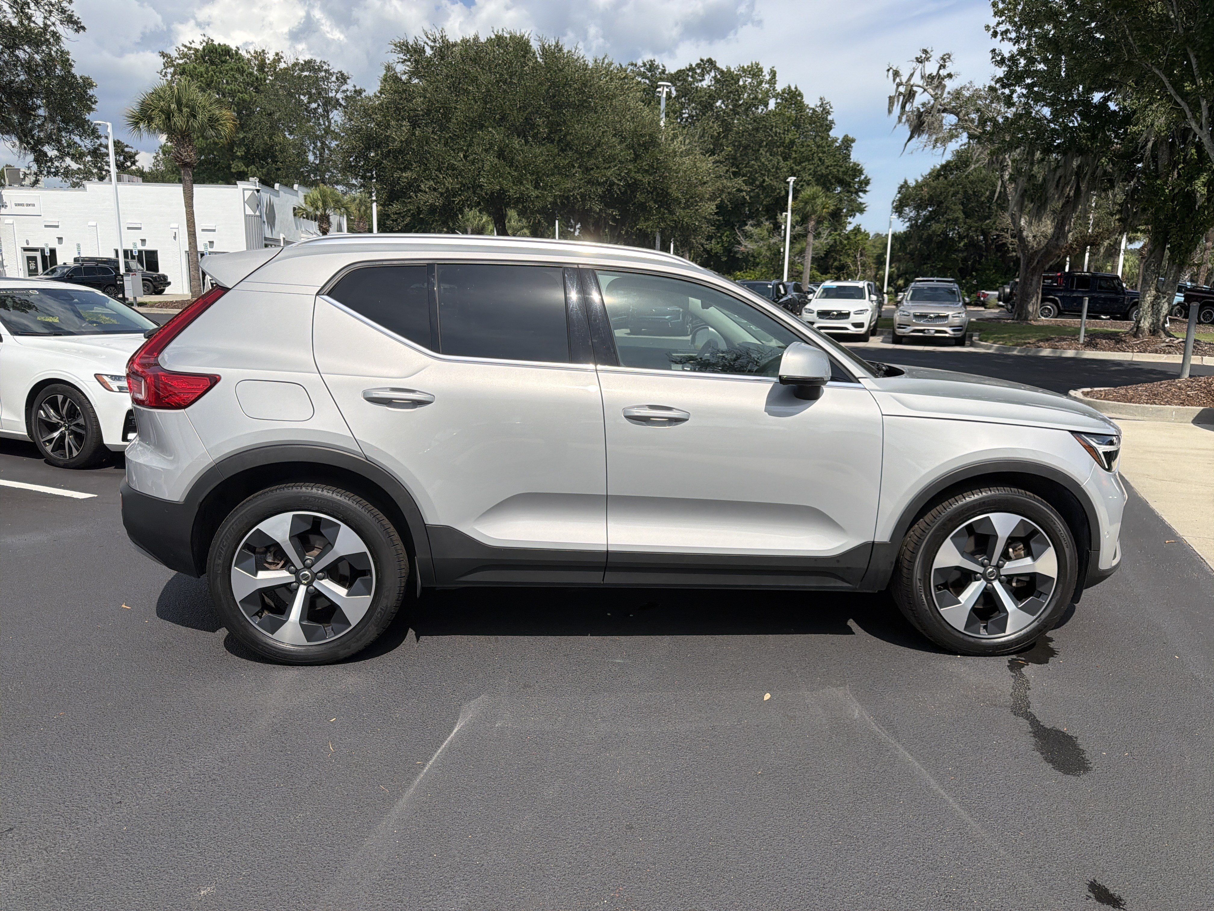 Certified 2023 Volvo XC40 B4 Plus w/ Driver Assist Package FWD image 15