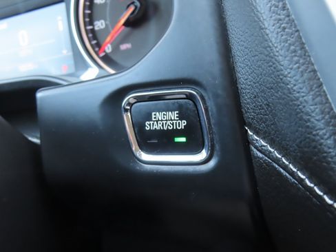 Used 2023 GMC Acadia SLE w/ Driver Convenience Package image 10