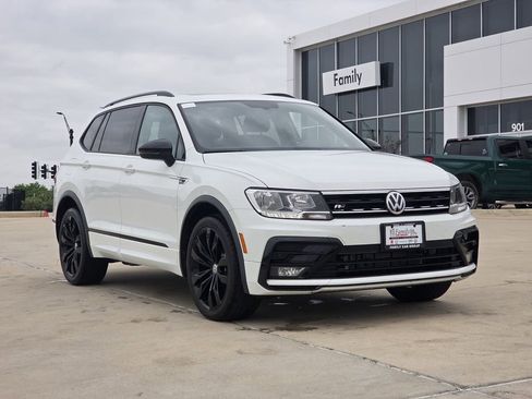 Used 2021 Volkswagen Tiguan SE R-Line FWD image 2