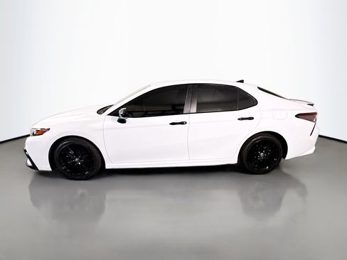 Used 2022 Toyota Camry SE w/ Convenience Package FWD image 6