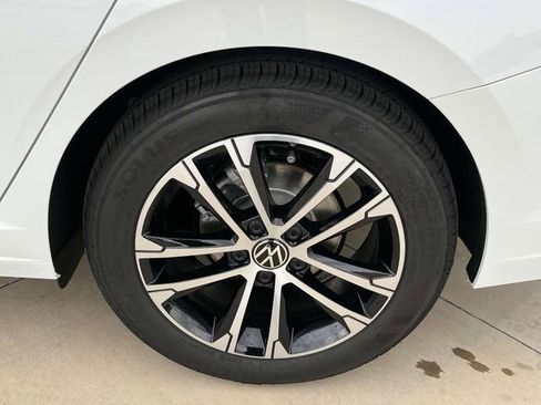 Certified 2025 Volkswagen Jetta Sport image 16