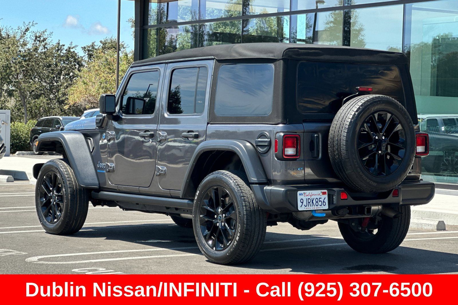 Used 2024 Jeep Wrangler Unlimited AWD/4WD image 6