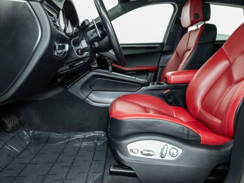 Used 2022 Porsche Macan AWD/4WD image 15