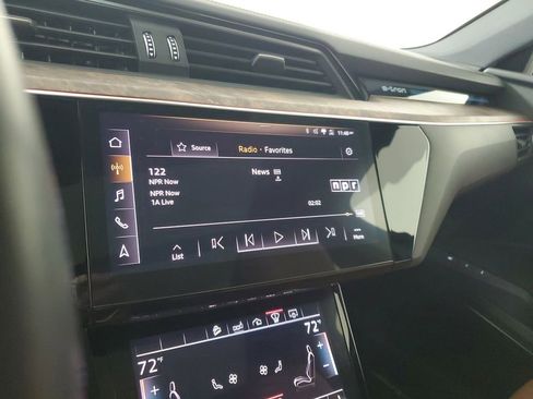 Used 2019 Audi e-tron Prestige w/ Prestige Package image 26