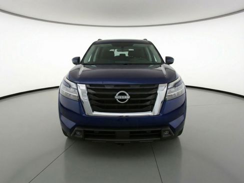 Used 2025 Nissan Pathfinder SV image 2