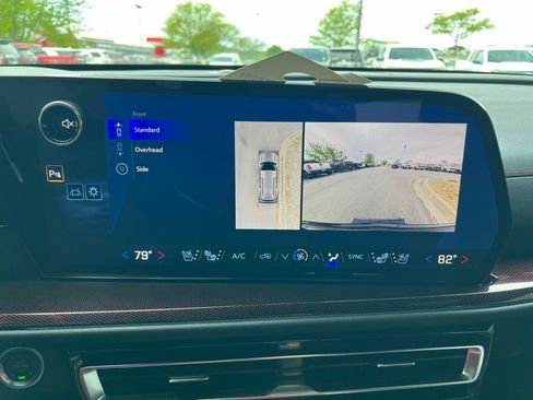 Used 2025 Chevrolet Traverse RS AWD/4WD image 44