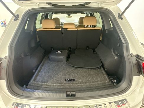 Used 2023 Volkswagen Tiguan SE AWD/4WD image 30