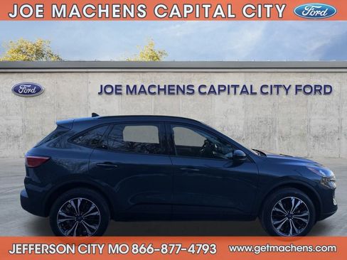 Certified 2022 Ford Escape SE w/ SE Sport Appearance Package image 5