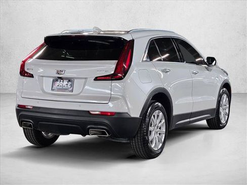 Used 2023 Cadillac XT4 Luxury w/ Cold Weather Package FWD image 5