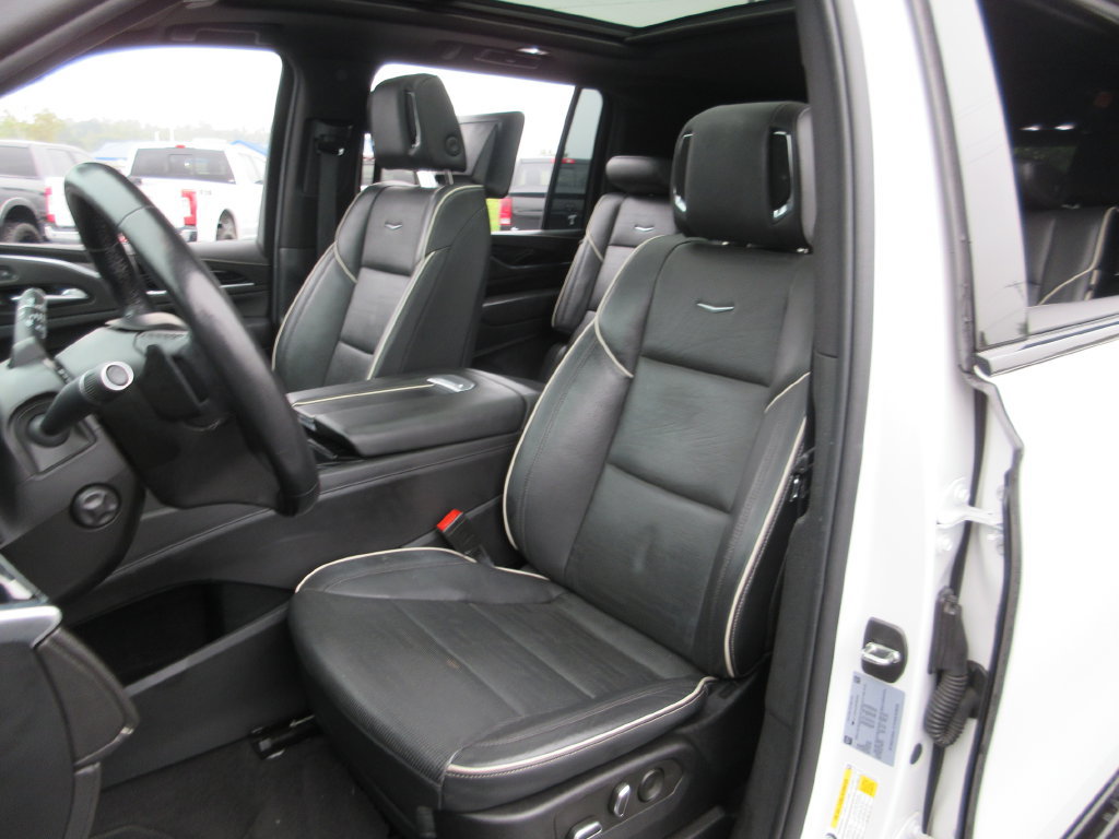 Used 2023 Cadillac Escalade ESV Sport w/ LPO, ONYX Package AWD/4WD image 24