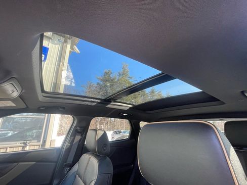 Used 2019 Chevrolet Blazer Premier w/ Sun and Wheels Package image 16