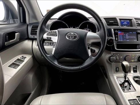 Used 2013 Toyota Highlander SE AWD/4WD image 4