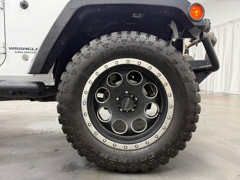 Used 2015 Jeep Wrangler Unlimited Sahara AWD/4WD image 59