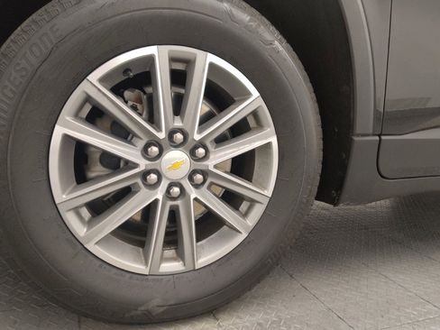 Used 2023 Chevrolet Traverse LT image 31