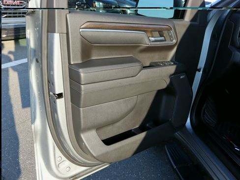 Used 2024 Chevrolet Silverado 1500 LT Trail Boss w/ Convenience Package II AWD/4WD image 18