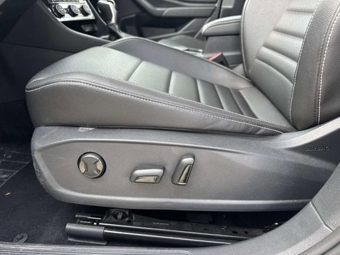 Used 2024 Volkswagen Jetta SE FWD image 16