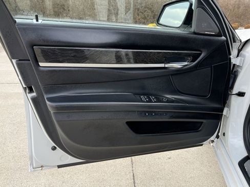 Used 2015 BMW 750i xDrive image 23